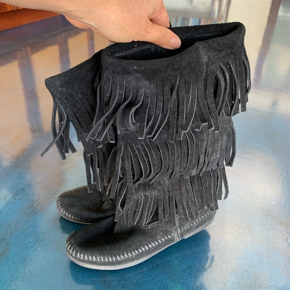 Minnetonka 3 Layer Fringe Boot size 7 - Picture 3 of 6